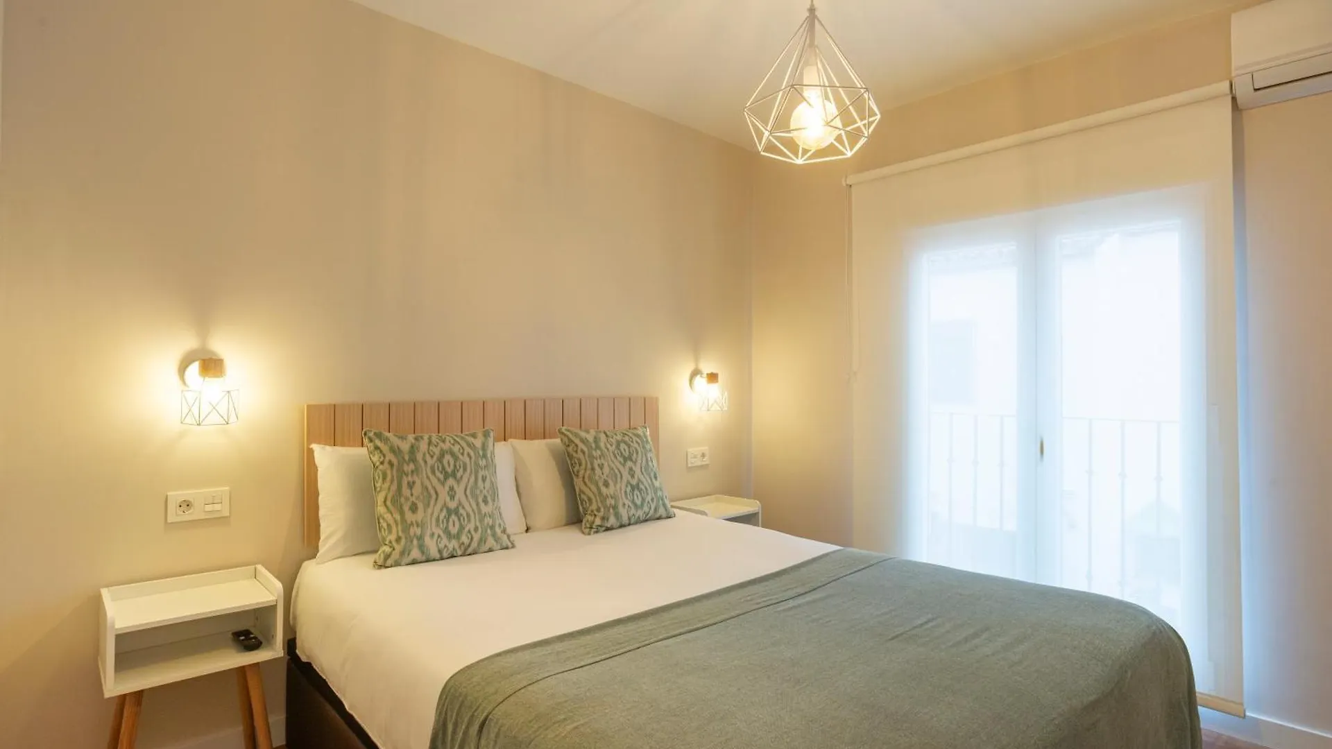 Colina Beach By Ele Apartments Торремолинос