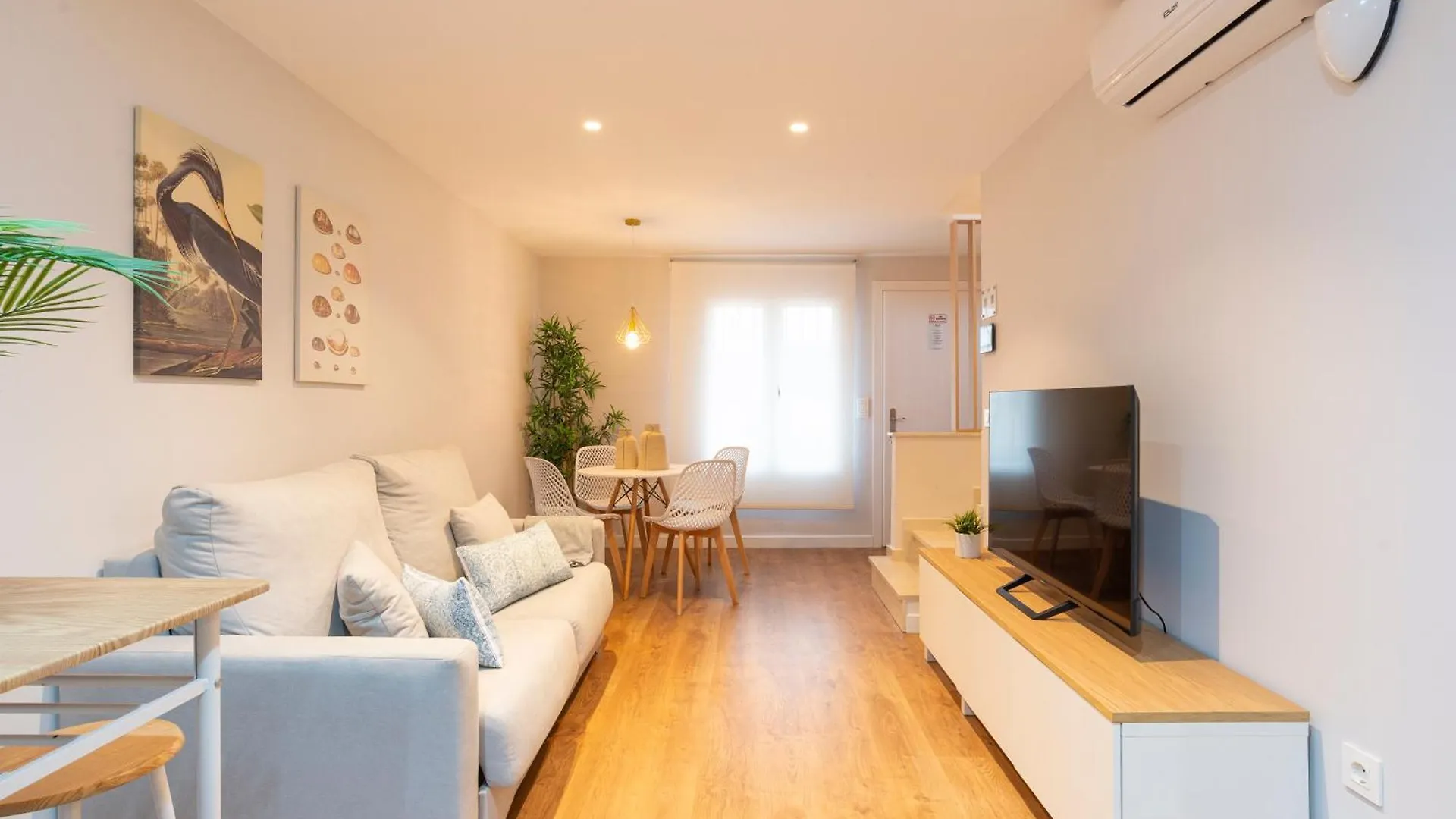 Colina Beach By Ele Apartments Торремолинос