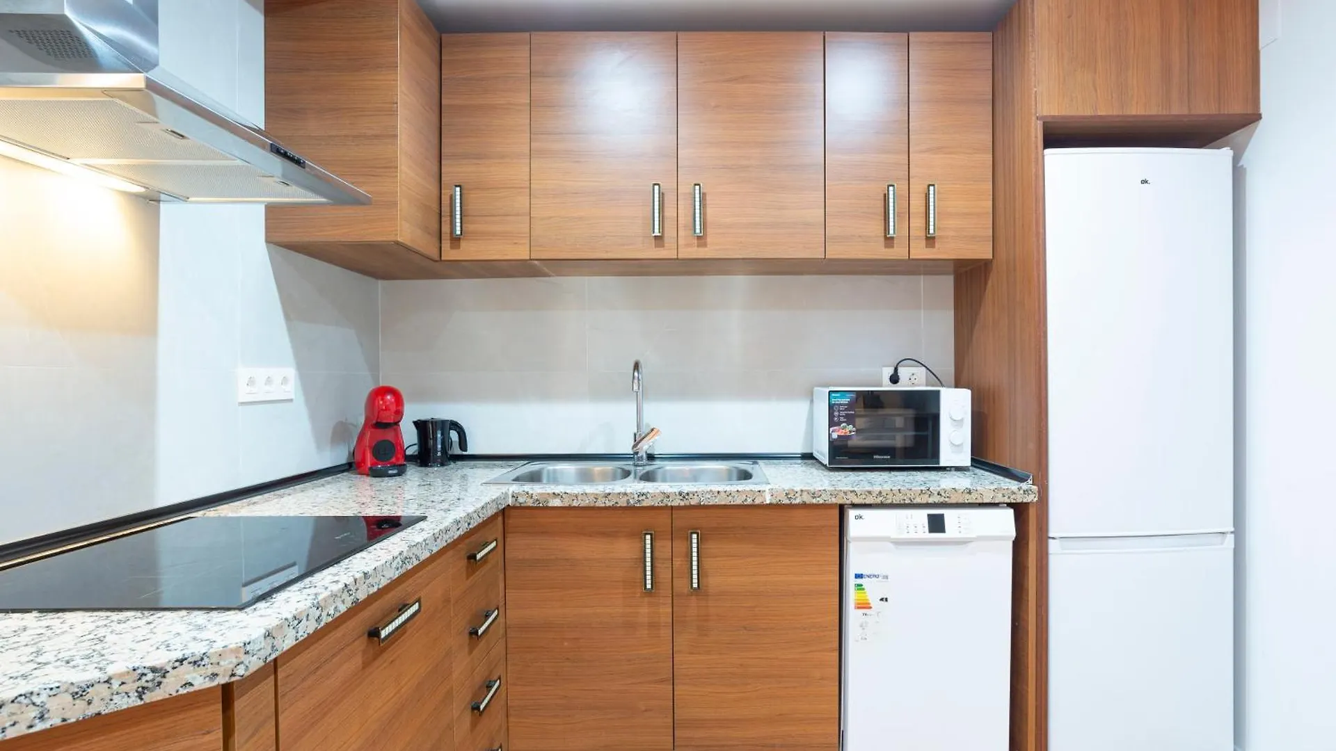 Colina Beach By Ele Apartments Торремолинос