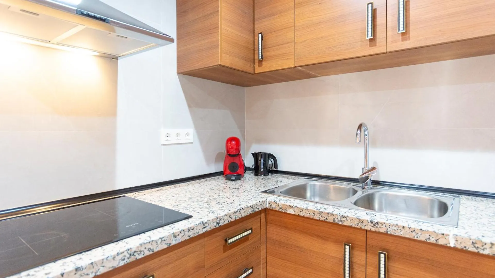 Colina Beach By Ele Apartments Торремолинос