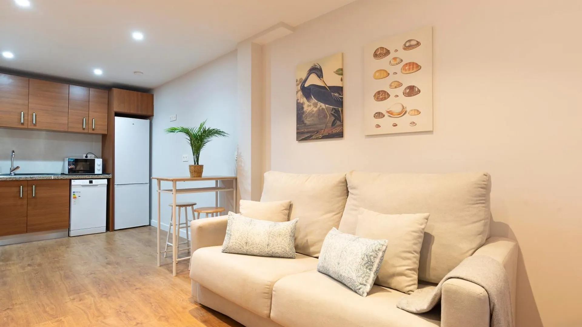 Colina Beach By Ele Apartments Торремолинос