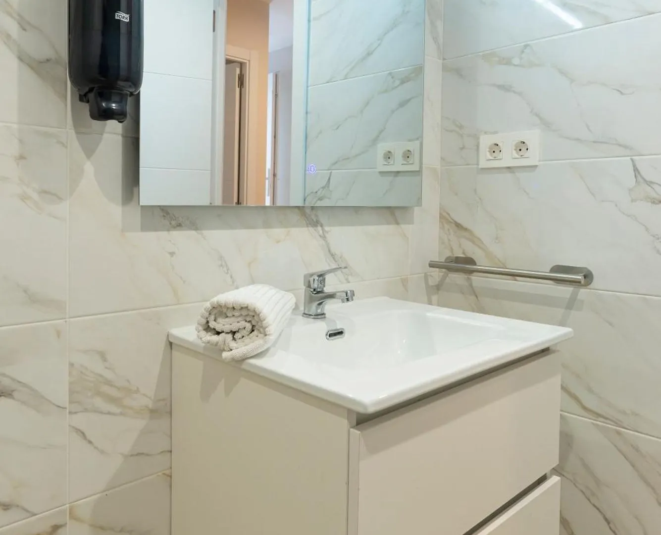 Colina Beach By Ele Apartments Торремолинос