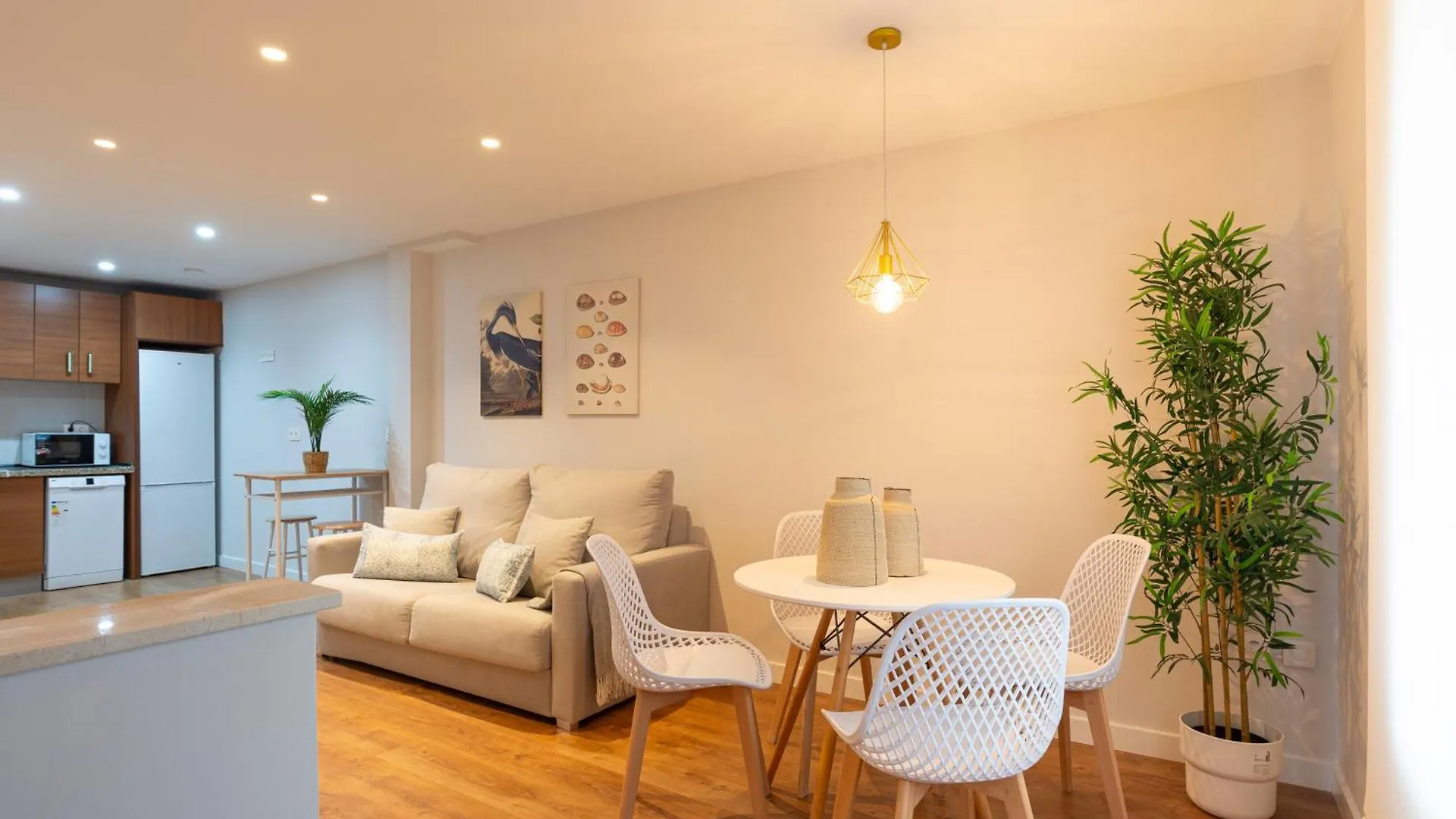 Colina Beach By Ele Apartments Торремолинос